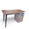 Bureau Moderne avec Pieds Métalliques et Rangement Verrouillable