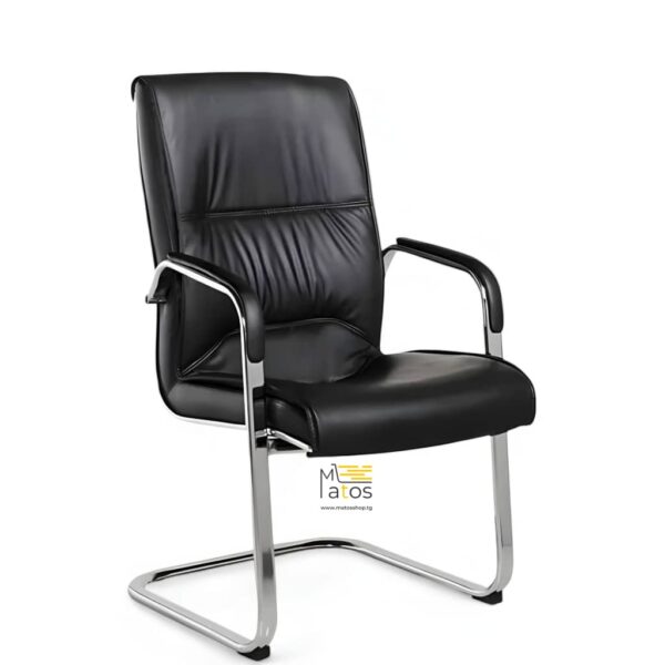 Apportez confort et élégance à vos espaces d’accueil ou de réunion avec cette chaise visiteur ergonomique. Dotée d’un revêtement en cuir noir et d’une structure métallique chromée, elle combine style moderne et robustesse. --- Caractéristiques : - Revêtement : Similicuir noir de haute qualité - Structure : Acier chromé solide - Accoudoirs rembourrés - Confort optimal pour réunions ou salles d’attente - Design professionnel et épuré - Facile à entretenir --- Idéale pour : Bureaux de direction, salles de réunion, zones d’attente ou accueil clientèle. 📦 Livraison rapide sur Lomé et dans tout le Togo. 📞 Contact : +228 92 56 92 56 🌐 Commandez maintenant sur [www.matosshop.tg](https://www.matosshop.tg)
